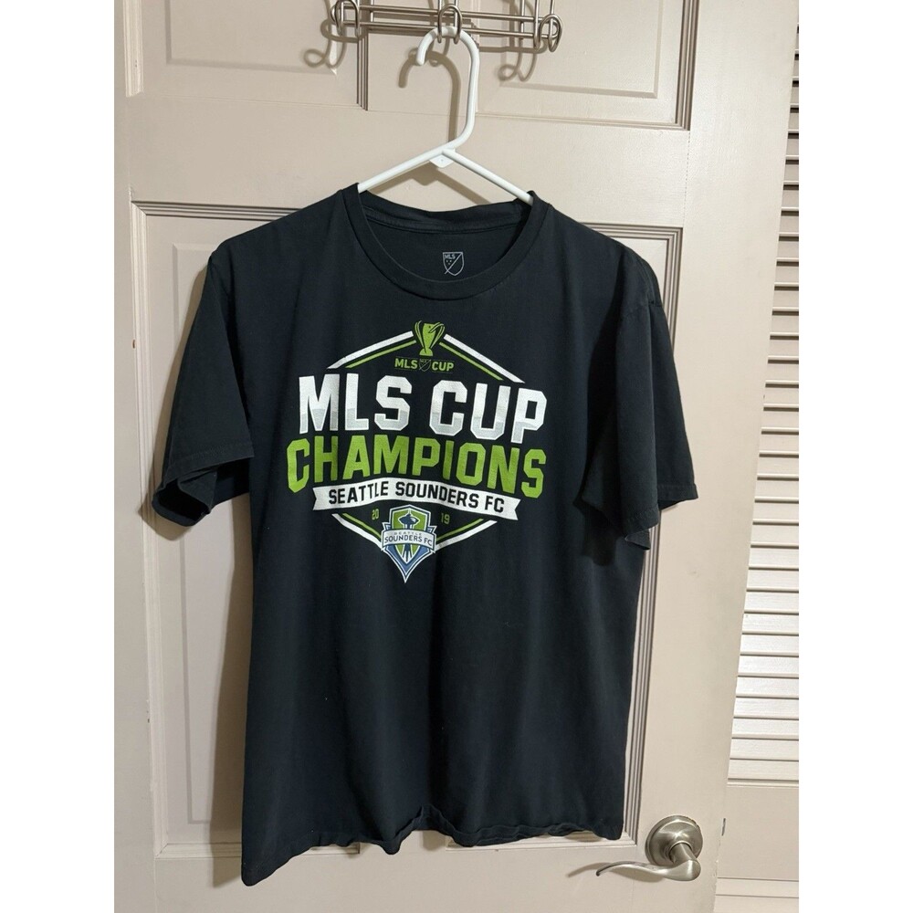 Men’s MLS Cup Champions Seattle Sounders FC T-shirt Size Medium 2019